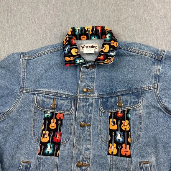 Wrangler Denim Jacket Mens Medium Blue‎ Rugged Wear Trucker Guitar Print Western